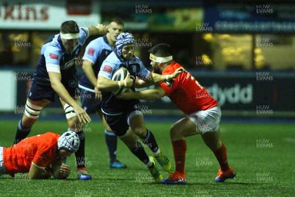 021119 - Cardiff Blues v Munster - GuinnessPRO14 - Matthew Morgan of Cardiff Blues takes on Kevin O�Byrne of Munster