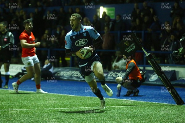 021119 - Cardiff Blues v Munster - GuinnessPRO14 - Aled Summerhill of Cardiff Blues crosses the line but a knock on prevents a try
