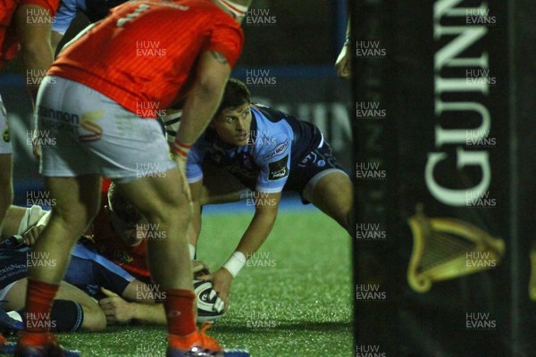 021119 - Cardiff Blues v Munster - GuinnessPRO14 - Lloyd Williams of Cardiff Blues looks to get the ball away 