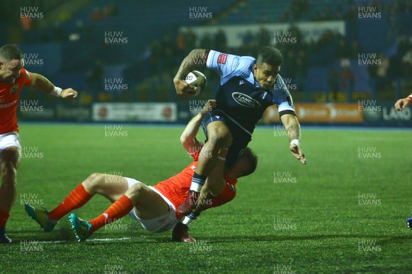 021119 - Cardiff Blues v Munster - GuinnessPRO14 - Rey Le Lo of Cardiff Blues is tackled by JJ Hanrahan of Munster 