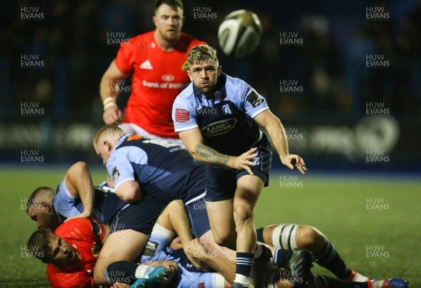 021119 - Cardiff Blues v Munster, Guinness PRO14 - Lewis Jones of Cardiff Blues feeds the ball out