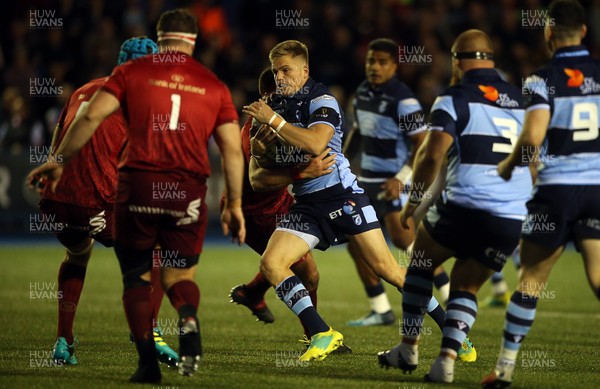 210918 - Cardiff Blues v Munster - Guinness PRO14 - Gareth Anscombe of Cardiff Blues tries to find a gap