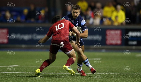 210918 - Cardiff Blues v Munster - Guinness PRO14 - Jason Harries of Cardiff Blues is tackled by Joey Carbery of Munster