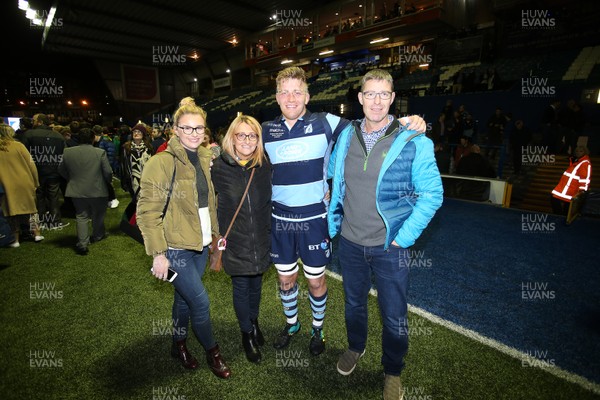 210918 - Cardiff Blues v Munster - Guinness PRO14 - Macauley Cook of Cardiff Blues with family