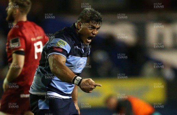 210918 - Cardiff Blues v Munster - Guinness PRO14 - Nick Williams of Cardiff Blues celebrates the victory