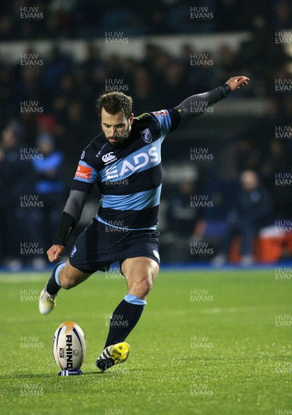 231113 Cardiff Blues v Munster - RaboDirectPro12 -Simon Humberstone of The Blues kicks a goal