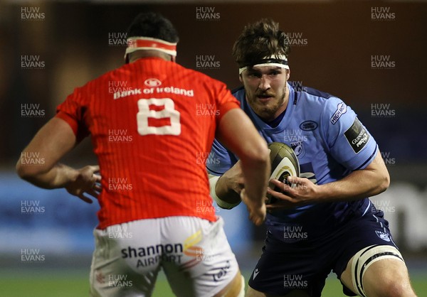 260221 - Cardiff Blues v Munster - Guinness PRO14 - James Ratti of Cardiff Blues is challenged by Jack O�Sullivan of Munster