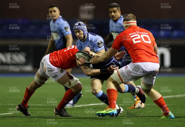 260221 - Cardiff Blues v Munster - Guinness PRO14 - Matthew Morgan of Cardiff Blues is tackled by Nick McCarthy and Gavin Coombes of Munster