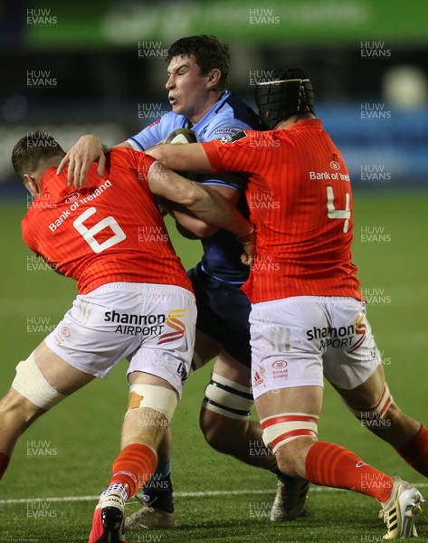 260221 - Cardiff Blues v Munster, Guinness PRO14 - Seb Davies of Cardiff Blues takes on Jack O’Donoghue of Munster and Jean Kleyn of Munster