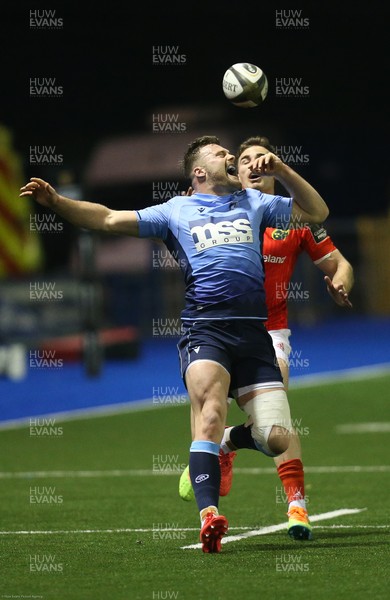 260221 - Cardiff Blues v Munster, Guinness PRO14 - The bounce of the ball beats Owen Lane of Cardiff Blues as he looks to claim the ball