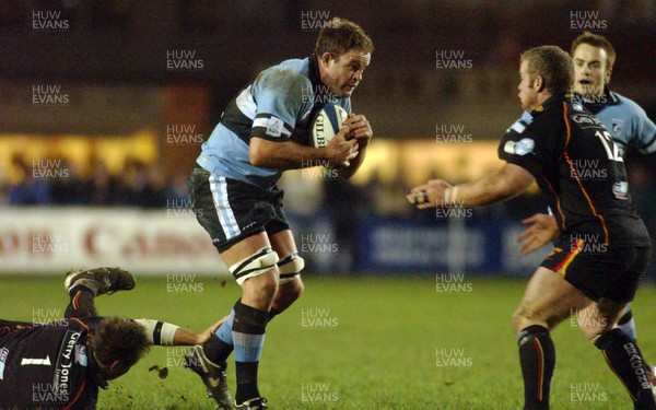 271205 - Cardiff Blues v Newport Gwent Dragons - Celtic League -  Blues' Xavier Rush tries to get past Jon Bryant and David Maddocks (ground)