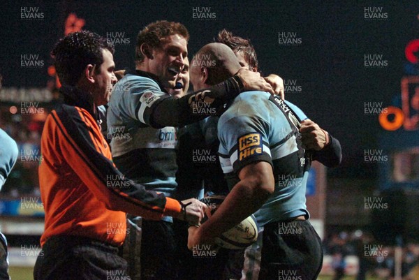 271205 - Cardiff Blues v Newport Gwent Dragons - Celtic League -  Blues' Jonah Lomu celebrates try with team mates