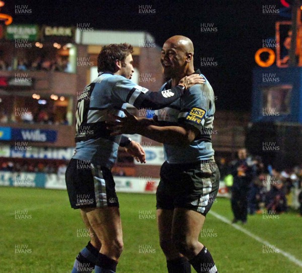 271205 - Cardiff Blues v Newport Gwent Dragons - Celtic League -  Blues' Jonah Lomu celebrates with Nicky Robinson