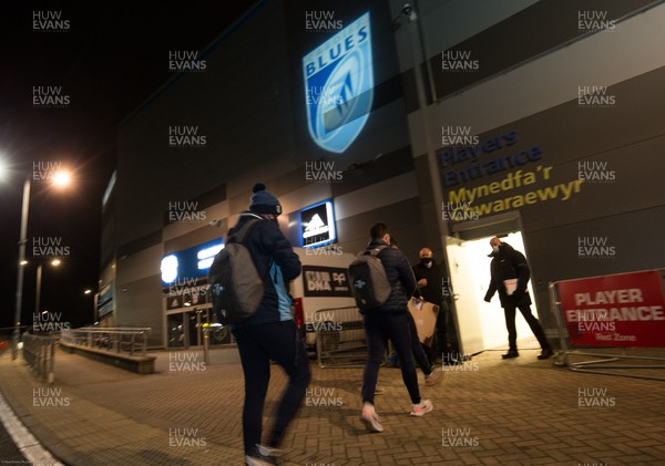 010121 - Cardiff Blues v Ospreys, Guinness PRO14 - Cardiff Blues players arrive at the Cardiff City Stadium as the club logo is projected onto the side of the stadium
