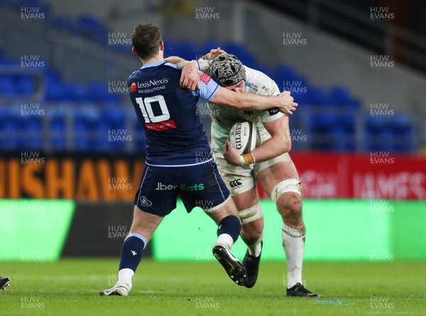 010121 - Cardiff Blues v Ospreys, Guinness PRO14 - Dan Lydiate of Ospreys powers through the tackle from Jason Tovey of Cardiff Blues