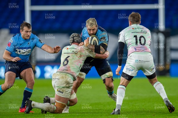 010121 - Cardiff Blues v Ospreys - Guinness PRO14 - Josh Turnbull of Cardiff Blues is tackled by Dan Lydiate of Ospreys