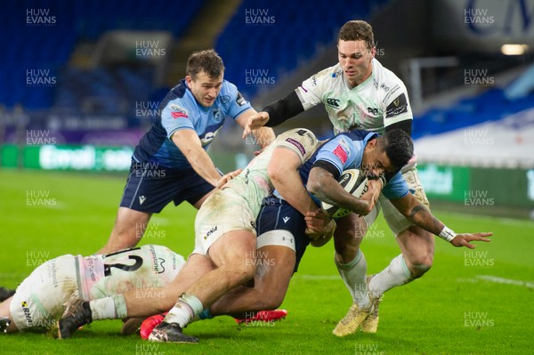 010121 - Cardiff Blues v Ospreys - Guinness PRO14 - Ray Lee-Lo of Cardiff Blues is tackled by Rhodri Jones of Ospreys, Kieran Williams of Ospreys and George North of Ospreys