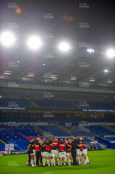 010121 - Cardiff Blues v Ospreys - Guinness PRO14 -Ospreys huddle at Cardiff City Stadium