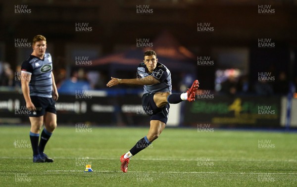 171117 - Cardiff Blues v Ospreys - Anglo Welsh Cup - Steven Shingler of Cardiff Blues kicks a penalty