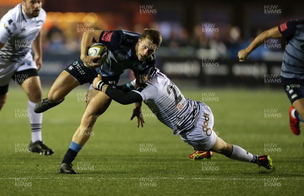 171117 - Cardiff Blues v Ospreys - Anglo Welsh Cup - Harri Millard of Cardiff Blues gets past Sam Davies of Ospreys to run in and score a try