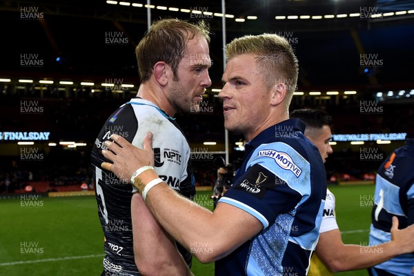 270419 - Cardiff Blues v Ospreys - Guinness PRO14 - Judgement Day - Alun Wyn Jones of Ospreys and Gareth Anscombe of Cardiff Blues at the end of the game