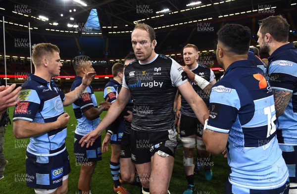 270419 - Cardiff Blues v Ospreys - Guinness PRO14 - Judgement Day - Alun Wyn Jones of Ospreys at the end of the game