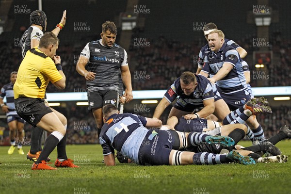 270419 - Cardiff Blues v Ospreys, Judgement Day VII, Guinness PRO14 - Rory Thornton of Cardiff Blues (hidden) barges through to score his side's second try