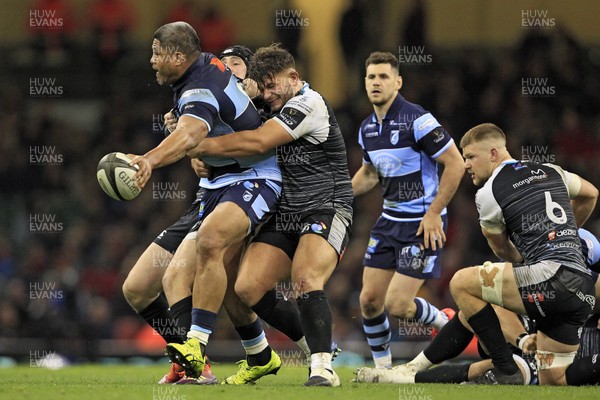 270419 - Cardiff Blues v Ospreys, Judgement Day VII, Guinness PRO14 - Nick Williams of Cardiff Blues (left) \looks to offload