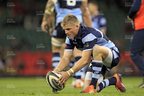 270419 - Cardiff Blues v Ospreys, Judgement Day VII, Guinness PRO14 - Gareth Anscombe of Cardiff Blues lines up a penalty attempt