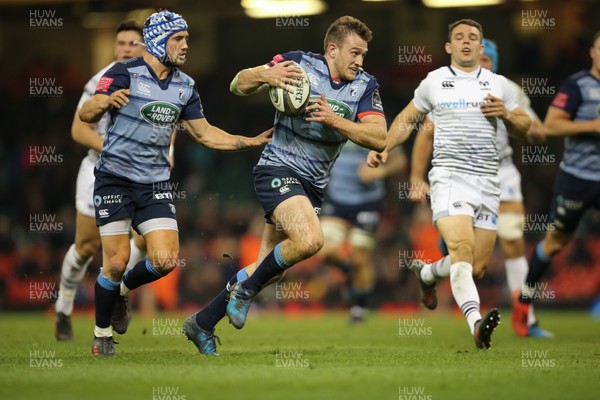280418 - Cardiff Blues v Ospreys, Judgement DAY VI, Guinness PRO14 - Garyn Smith of Cardiff Blues races in to score try