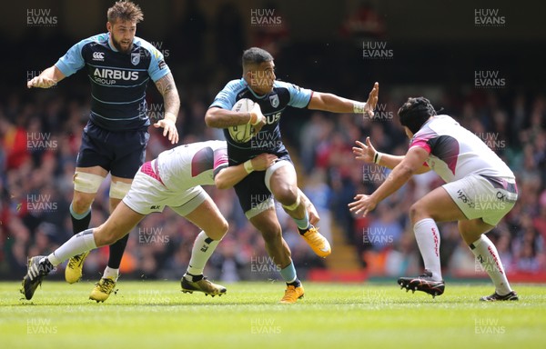 300416 - Cardiff Blues v Ospreys, Judgement Day IV, Guinness PRO12 - Rey Lee-Lo of Cardiff Blues is tackled by Nicky Smith of Ospreys and Dan Biggar of Ospreys