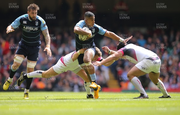 300416 - Cardiff Blues v Ospreys, Judgement Day IV, Guinness PRO12 - Rey Lee-Lo of Cardiff Blues is tackled by Nicky Smith of Ospreys and Dan Biggar of Ospreys