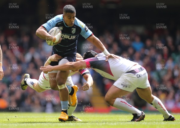 300416 - Cardiff Blues v Ospreys, Judgement Day IV, Guinness PRO12 - Rey Lee-Lo of Cardiff Blues is tackled by Nicky Smith of Ospreys and Dan Biggar of Ospreys