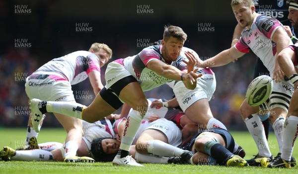 300416 - Cardiff Blues v Ospreys, Judgement Day IV, Guinness PRO12 - Rhys Webb of Ospreys feeds the ball out