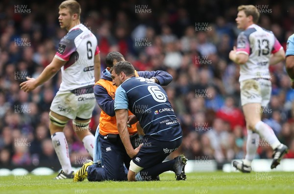 300416 - Cardiff Blues v Ospreys, Judgement Day IV, Guinness PRO12 - Sam Warburton of Cardiff Blues receives treatment after picking up a knock