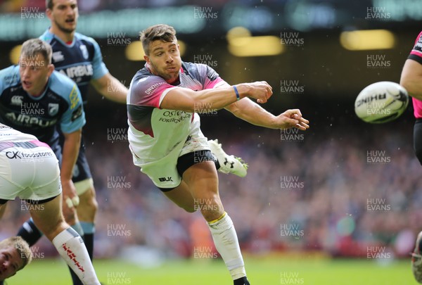 300416 - Cardiff Blues v Ospreys, Judgement Day IV, Guinness PRO12 - Rhys Webb of Ospreys feeds the ball out