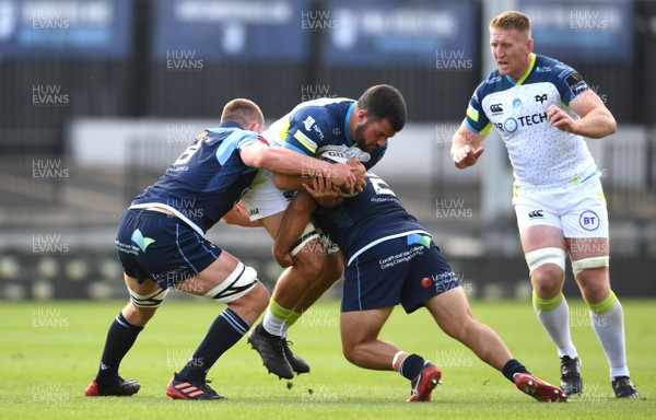 300820 - Cardiff Blues v Ospreys - Guinness PRO14 - Gareth Evans of Ospreys is tackled by Shane Lewis-Hughes and Liam Belcher of Cardiff Blues