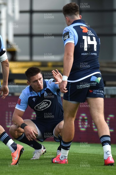 300820 - Cardiff Blues v Ospreys - Guinness Pro 14 - Josh Adams of Cardiff Blues congratulates Jason Harries of Cardiff Blues after he scored the opening try