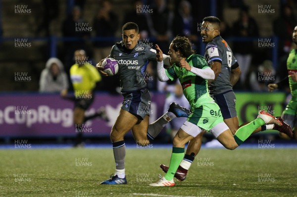 071219 - Cardiff Blues v Pau, European Challenge Cup - Ben Thomas of Cardiff Blues races in to score try