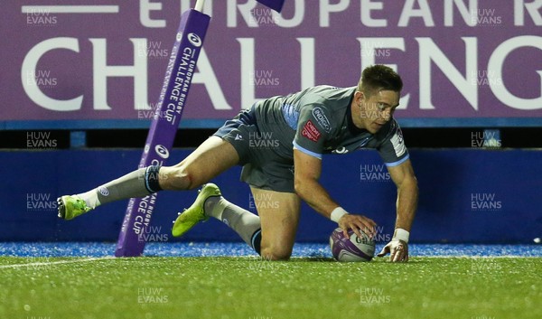 071219 - Cardiff Blues v Pau, European Challenge Cup - Josh Adams of Cardiff Blues dives in to score his third try
