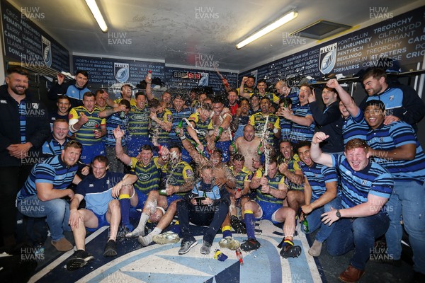 210418 - Cardiff Blues v Pau - European Rugby Challenge Cup Semi Final - Blues celebrate the victory in the changing rooms
