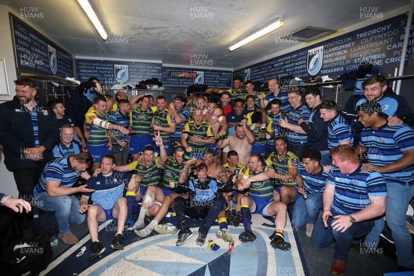 210418 - Cardiff Blues v Pau - European Rugby Challenge Cup Semi Final - Blues celebrate the victory in the changing rooms