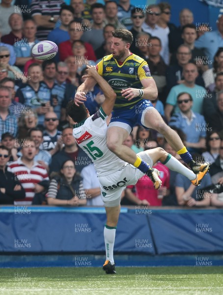 210418 - Cardiff Blues v Pau, European Challenge Cup Semi-Final - Alex Cuthbert of Cardiff Blues and Charly Malie of Pau look to win the ball