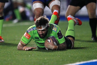 160115 - Cardiff Blues v Rovigo - European Rugby Challenge Cup - Josh Turnbull of Cardiff Blues runs in a try