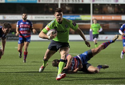 160115 - Cardiff Blues v Rovigo - European Rugby Challenge Cup - Richard Smith of Cardiff Blues scores a try