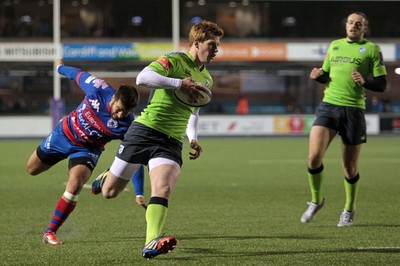 160115 - Cardiff Blues v Rovigo - European Rugby Challenge Cup - Rhys Patchell of Cardiff Blues runs in to score a try