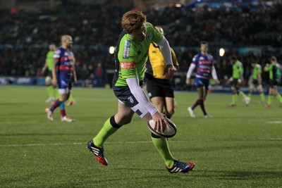 160115 - Cardiff Blues v Rovigo - European Rugby Challenge Cup - Rhys Patchell of Cardiff Blues runs in to score a try