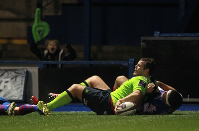 160115 - Cardiff Blues v Rovigo - European Rugby Challenge Cup - Sam Hobbs of Cardiff Blues scores a try