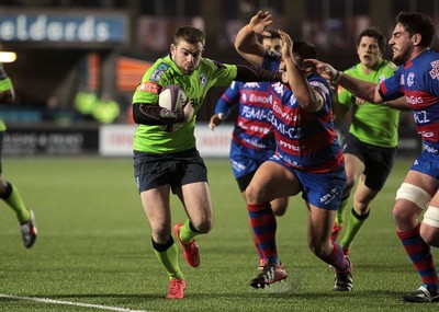 160115 - Cardiff Blues v Rovigo - European Rugby Challenge Cup - Geraint Walsh of Cardiff Blues smashes past the Rovigo defence