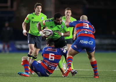 160115 - Cardiff Blues v Rovigo - European Rugby Challenge Cup - Manoa Vosawai of Cardiff Blues is tackled by Emiliano Caffini and Massimiliano Ravalle of Rovigo